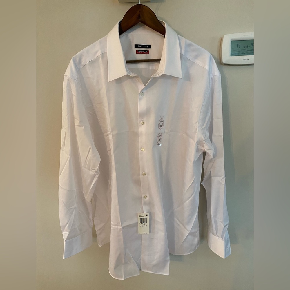 Van Hausen slim fit stretch dress shirt with flex collar. 18.5 34/35